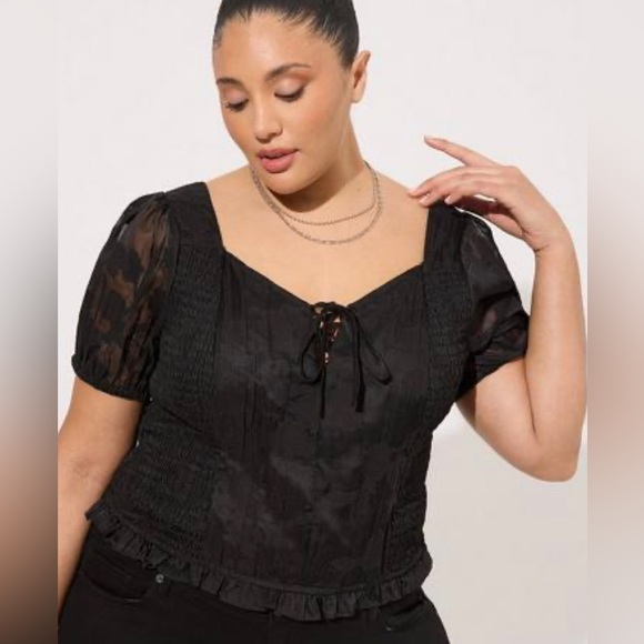 torrid Tops - NWT!! Cotton Clip Floral Smocked Crop Top from Torrid, Cute Decorative Designs